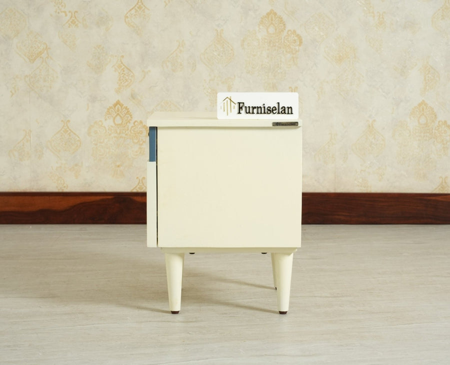 Poland Solid Wood Bedside Table One Door Frosty White
